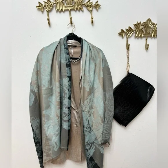 Silver & blue scarf/shawl - Picture 5 of 8